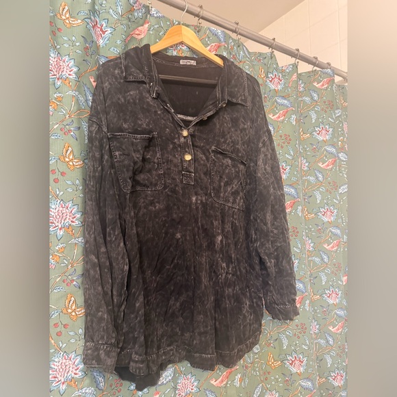 Black Acid Wash Button-Up Shirt White Birch - Picture 3 of 6